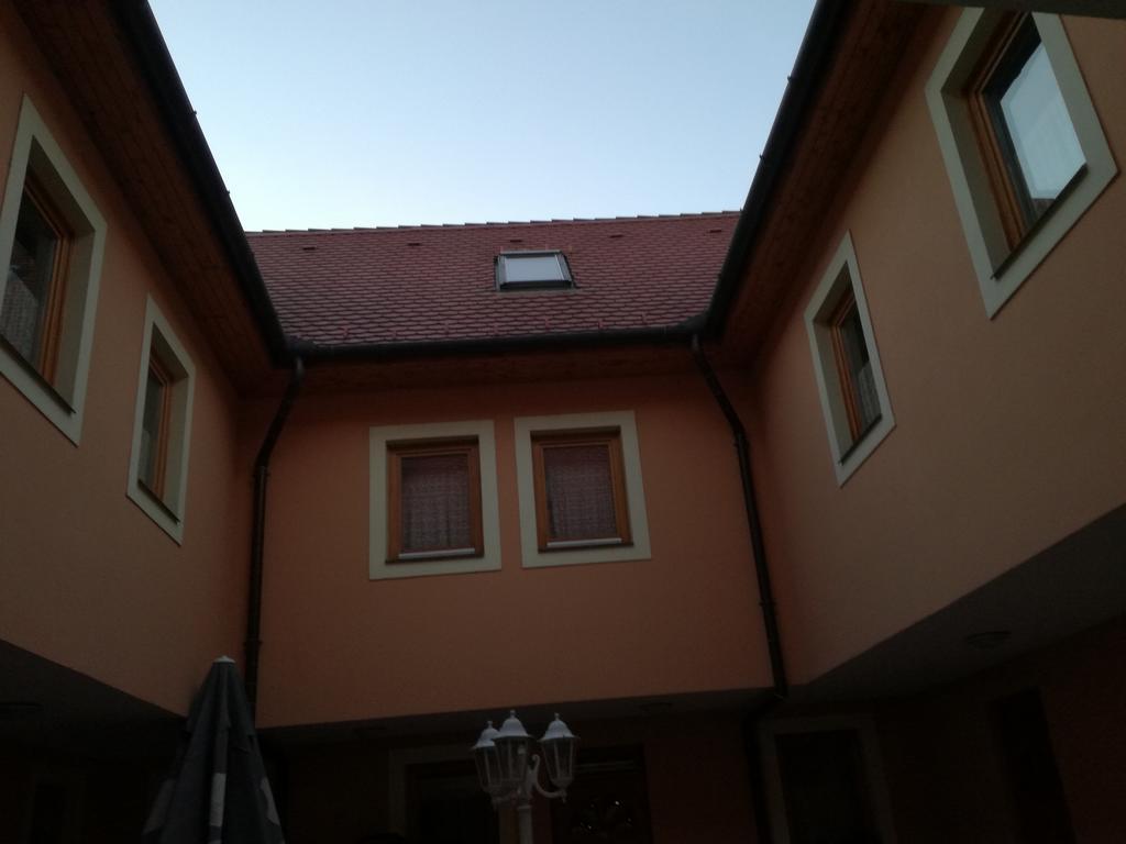 Hotel Arany Trofea Eger Eksteriør bilde